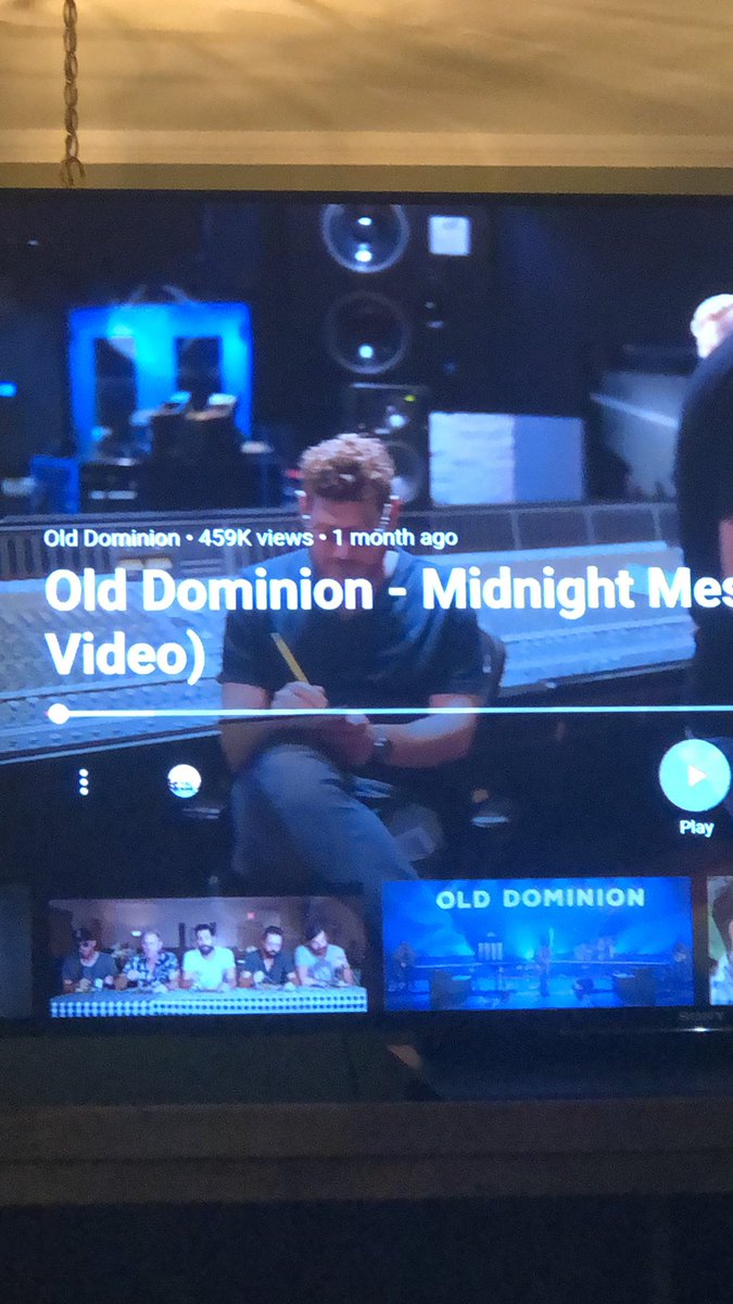 wayward_stark's tweet photo. 459k views ... and to think I’m only responsible for like 23k of those. 👀 😂🤣 #midnightmessaround @OldDominion #obsessed #fave #bringonbozemaninjuly https://t.co/8G1nu9rxNh