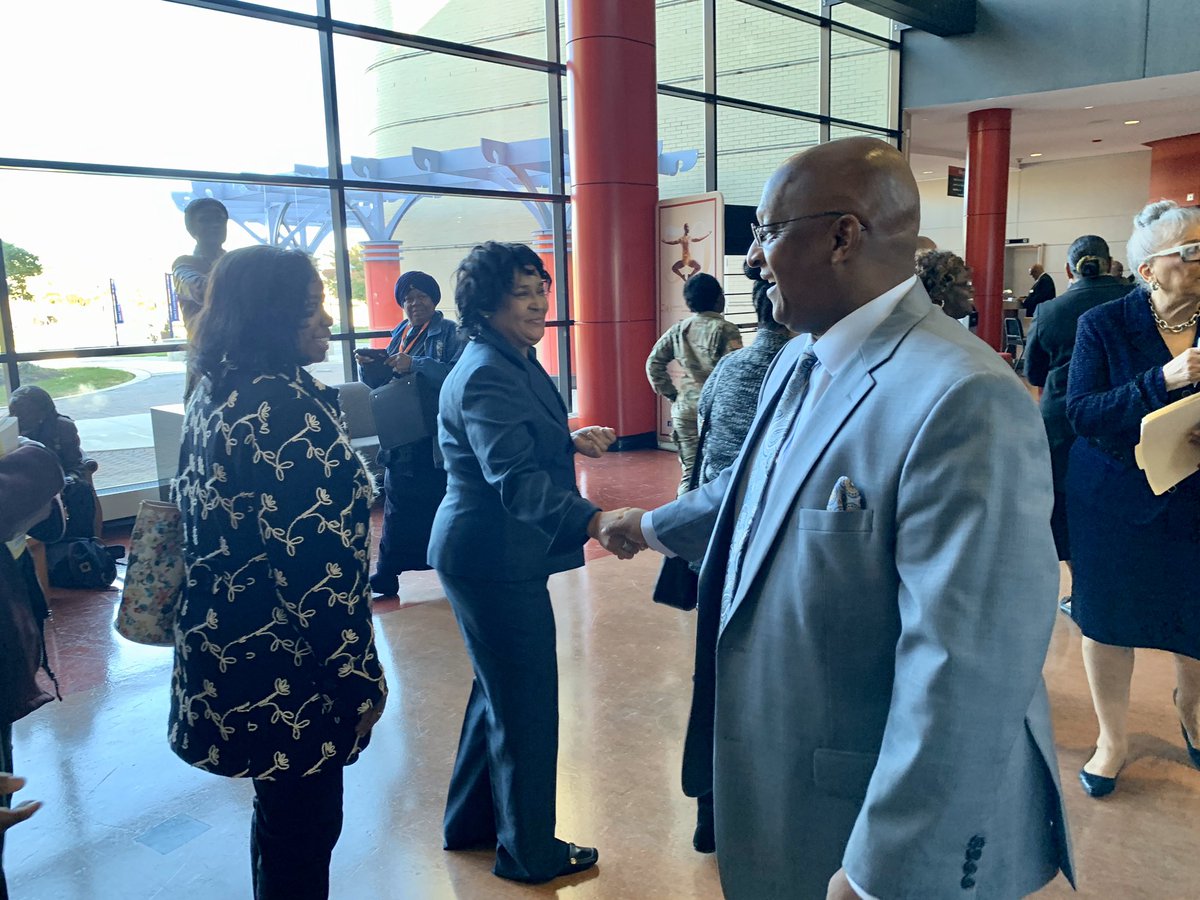MSUMPPD's tweet image. Mayor Jack Young greets visitors in the lobby of the Murphy Fine Arts Center. @mayorbcyoung #MorganOnSocial #BearTV #SGJC @SGJCMSU