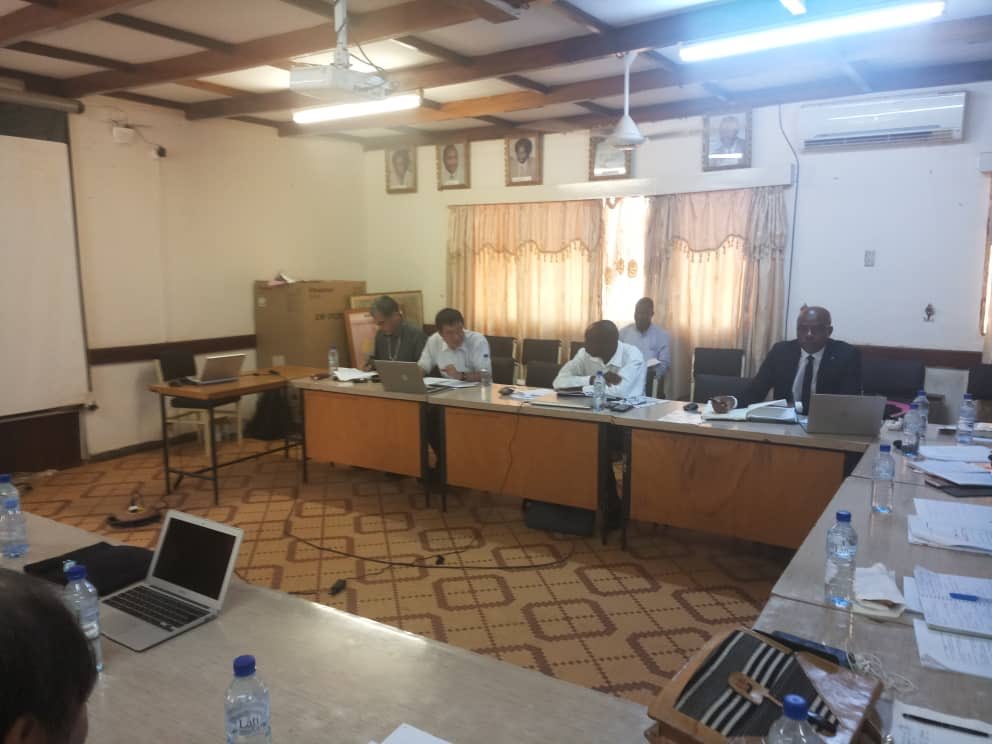 BurkinaPhospha1's tweet photo. La #SEPB participe ce matin du 23 octobre 2019 avec ses partenaires (JICA, JIRCAS, INERA, BUNASOLS, MAAH, MESRSI, etc.) aux travaux du Comité du projet pour la mise en place d'un modèle de promotion des cultures par l'utilisation du phosphate naturel du Burkina Faso. https://t.co/Car7da4Ntc