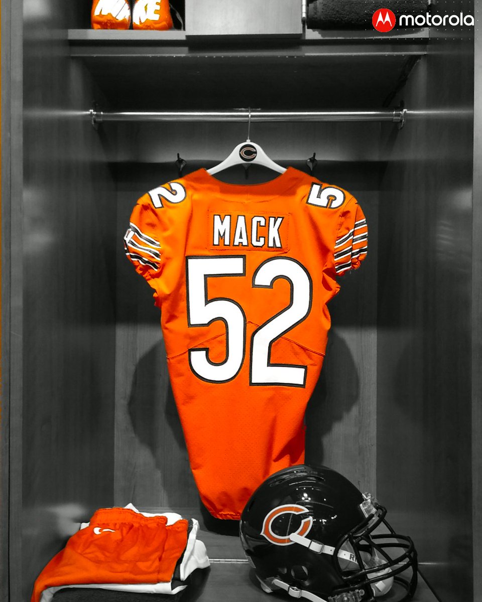 ChicagoBears's tweet photo. Dialin' these back up for Week 8. 🔥
📸: #motoz4 | #hellobears https://t.co/Cw3Kgr5TBv