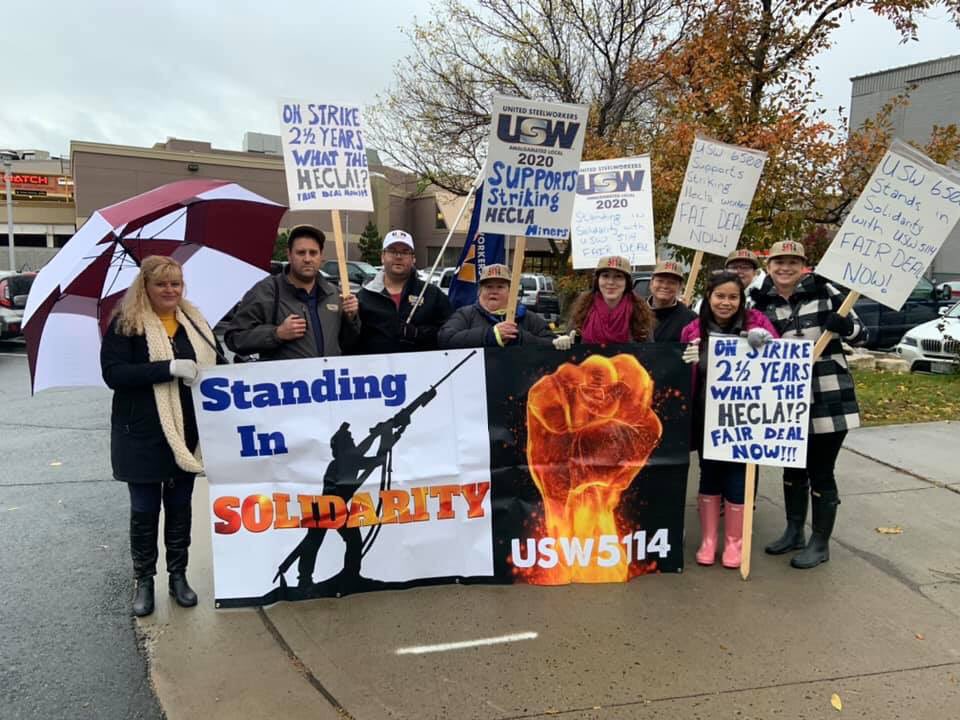 jess_sdlc's tweet photo. Today USW Local 2020 Unit 79 stands with members of Local 5114 out of Idaho,who were in Sudbury today to protest their employer Hecla at a mining conference. They are a silver mine who has forced members on strike for the last 2.5 years! #USWLocal2020Unit79 #westandwithhecla https://t.co/fHfGsPpNV7