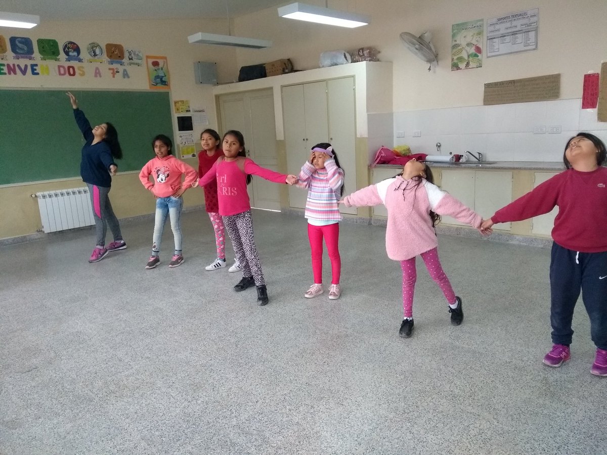 Mis pequeñas princesas 👑 bailando su tema favorito 🤗💙
#EscuelaCristobalColon😊
#DanzasÁrabes🤗💙
<a href="/juancarlosvilc/">Juan Carlos Vilca.</a> 
<a href="/patriciapinasco/">Patricia Pinasco</a> 
<a href="/fguillesaavedra/">GUILLERMO SAAVEDRA</a> 
<a href="/sebabonduri/">Sebastian Bonduri</a> 
<a href="/TatIanaaaDiaz/">Tatiana A. Diaz</a> 
<a href="/IbaezAzucenaM1/">IbañezAzucenaM</a> 
<a href="/JesyMMartinez20/">Jesica</a> 
<a href="/omarvilte93/">omar vilte</a> 
<a href="/HernanP44336362/">Hernan Prieto</a> 
<a href="/leonor_carrizo/">Leonor Carrizo</a> 
<a href="/CayoMelisa/">Meli🕶</a>