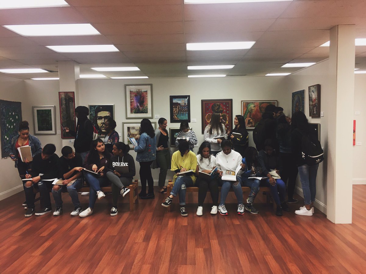 nchsvisualarts's tweet photo. Applied Design students visiting Cuba Amor art exhibit at KSU. #nchsvisualarts #artteacher #arteducator #gallerystudies #cubaamor #artsedga #cobbartrocks https://t.co/6bV4z4KTAB