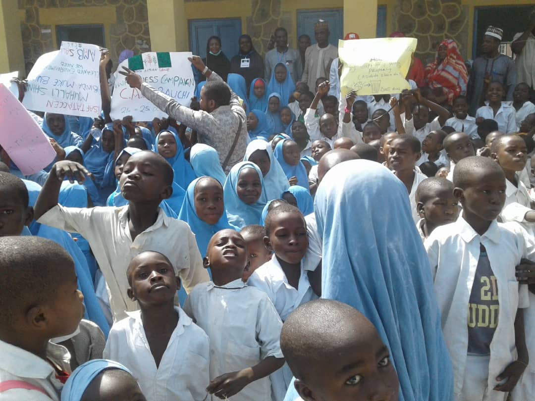 bniyaa_1's tweet photo. @ClimateActionG1 volunteers creating on best #Environmentalpractices best practices to pupils at Kofar Nassarawa Pri. Sch., Bauchi LGA, Bauchi State. #ClimateChangeIsReal #ClimateEmergency #ClimateNeed2Know #ClimateActionNow #ClimateStrikeYEG https://t.co/DJLA3VqMqI https://t.co/0k5TdLWju6