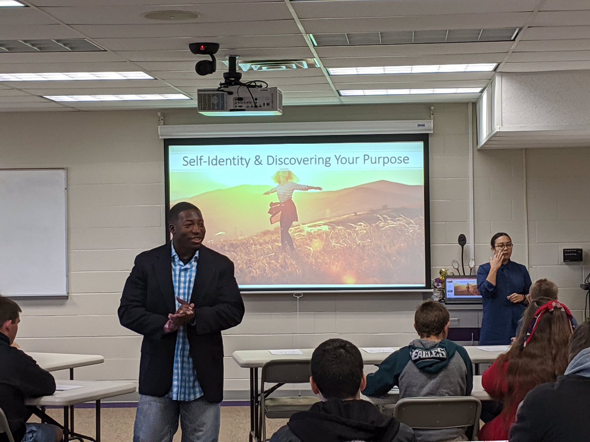 DianeBHatfield's tweet photo. High Schol students from across the region gaining insight from @GarrettSpeaks on how to #DiscoverYourPurpose through goal setting. #WriteThemDown #BeSpecific #Visualize #ConnectGrowServe @NKCESKids1st https://t.co/EBkpbREQkp