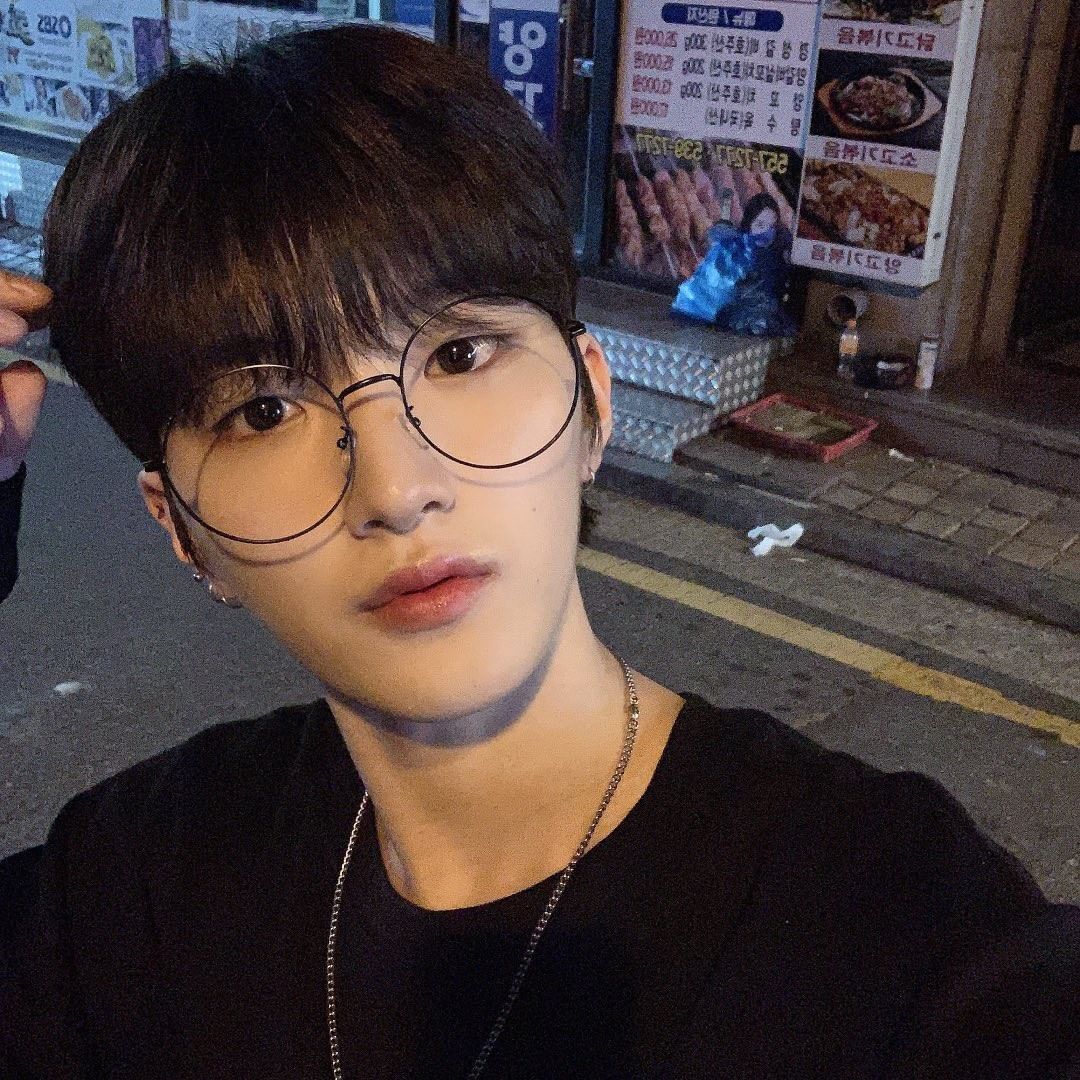 Starshipz_VN's tweet photo. Hyunbin yahhh~~~ Cậu ổn là được❤ Hyunbin xinh đẹp của tớ hãy đảm bảo rằng cậu vẫn đang vui và cực kì hạnh phúc với mọi thứ ở hiện tại và cả quyết định mà cậu đưa ra ở bất cứ thời điểm nào đấy nhé❤ 
-------------
#MoonHyunbin
#StarshipZ
#LittleStar⭐ https://t.co/83x5jcqem4
