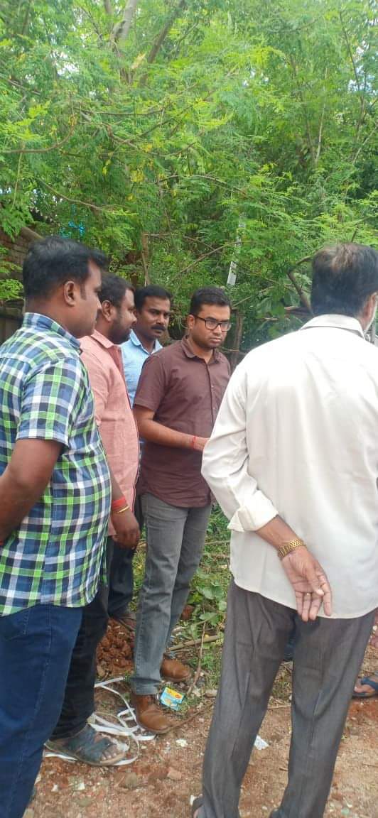 Korkadu Ashok (@dharunkumaran) on Twitter photo #புதுசாரத்தில் ஹோட்டல் அண்ணாமலை எதிரில் புது (பூங்)குளம் கண்டுபிடிப்பு.மாவட்ட ஆட்சியர் அருண் அவர்கள் நேரில் வந்து பார்வையிட்டு தூர்வார அனுமதியளித்தார்.
#நாளை தூர்வாரும் பணி இனிதே ஆரம்பம்.<a href="/SubColl_Pudcy/">Sub-Collector (South), Puducherry</a> <a href="/rajakumaari/">Sonia Arunkumar</a>
<a href="/DocArunt/">Dr. Arun T. IAS</a>
#SaveWaterBodies
#நீரும்_ஊரும்
#NeerumOorum #புதுசாரத்தில் ஹோட்டல் அண்ணாமலை எதிரில் புது (பூங்)குளம் கண்டுபிடிப்பு.மாவட்ட ஆட்சியர் அருண் அவர்கள் நேரில் வந்து பார்வையிட்டு தூர்வார அனுமதியளித்தார்.
#நாளை தூர்வாரும் பணி இனிதே ஆரம்பம்.<a href="/SubColl_Pudcy/">Sub-Collector (South), Puducherry</a> <a href="/rajakumaari/">Sonia Arunkumar</a>
<a href="/DocArunt/">Dr. Arun T. IAS</a>
#SaveWaterBodies
#நீரும்_ஊரும்
#NeerumOorum