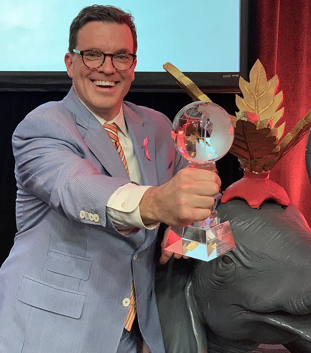 CoreNetGlobalNY's tweet photo. @CoreNetGlobal has named Michael Davidson, Head of Global Corporate Real Estate, J.P. Morgan Chase, the 2019 CoreNet Global Corporate Real Estate Executive of the Year! #cngoc #CoreNetNYC19 https://t.co/EzaZj9AMB2