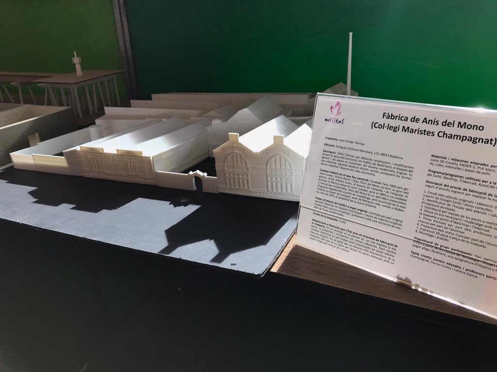 maristesbdn's tweet photo. El projecte de 2ESO del curs passat #menudabadalona arriba al Màgic! En Pau, la Jesica, en Roger i en Gerard, ens expliquen el procés de la maqueta de l'Anís del Mono. Podeu visitar l'exposició fins el 22 de novembre! 
#bdnlab
#maristesbdn https://t.co/kolMFo2cFG