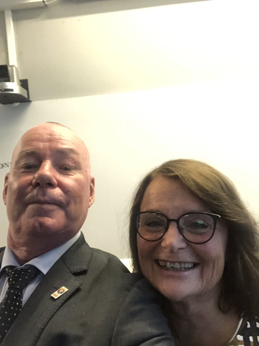andersatlife's tweet photo. Bästa Ann Fust tackas av ordentligt idag som rådsdirektör vid @Vetenskapsradet #annexit skål!!! https://t.co/O7oymr3SG5