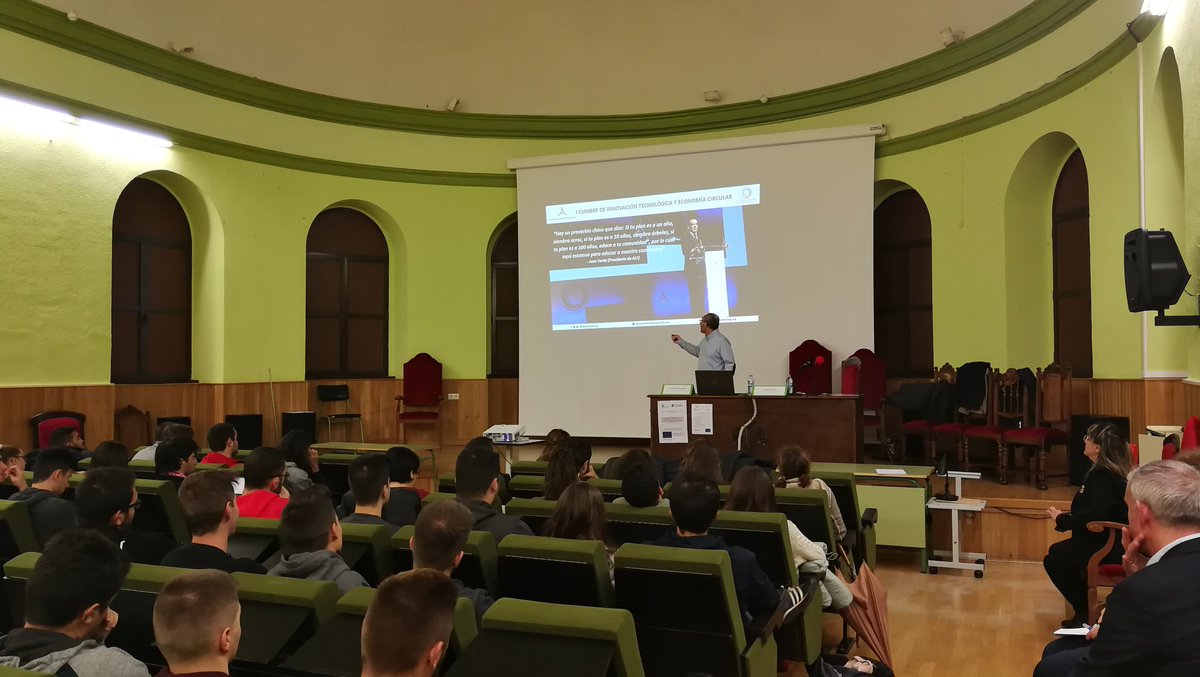 cgprotec's tweet photo. Tenemos a @ManuGVar dando la conferencia "Transformación digital y Economía circular: Reinventar el sistema" en el @ieszorrilla. https://t.co/cij8QPQFNd