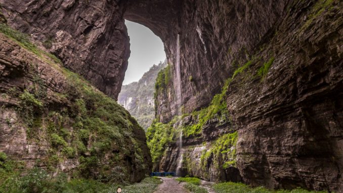JitMost's tweet photo. #WulongKarst #NationalPark #Karst #UNESCO #HeritageSite  #TheWulongKarst
#China #WulongCounty 

Credit to the wonderful photographer😙

#Travel  #Landscape #Hike #Chinese  #TianlongWaterfall #Waterfall #Bridge #Tour #Green #Cave #Hiking #Nature #Experience #Enjoy #JitMost #JustGo https://t.co/83Uw0THE6l