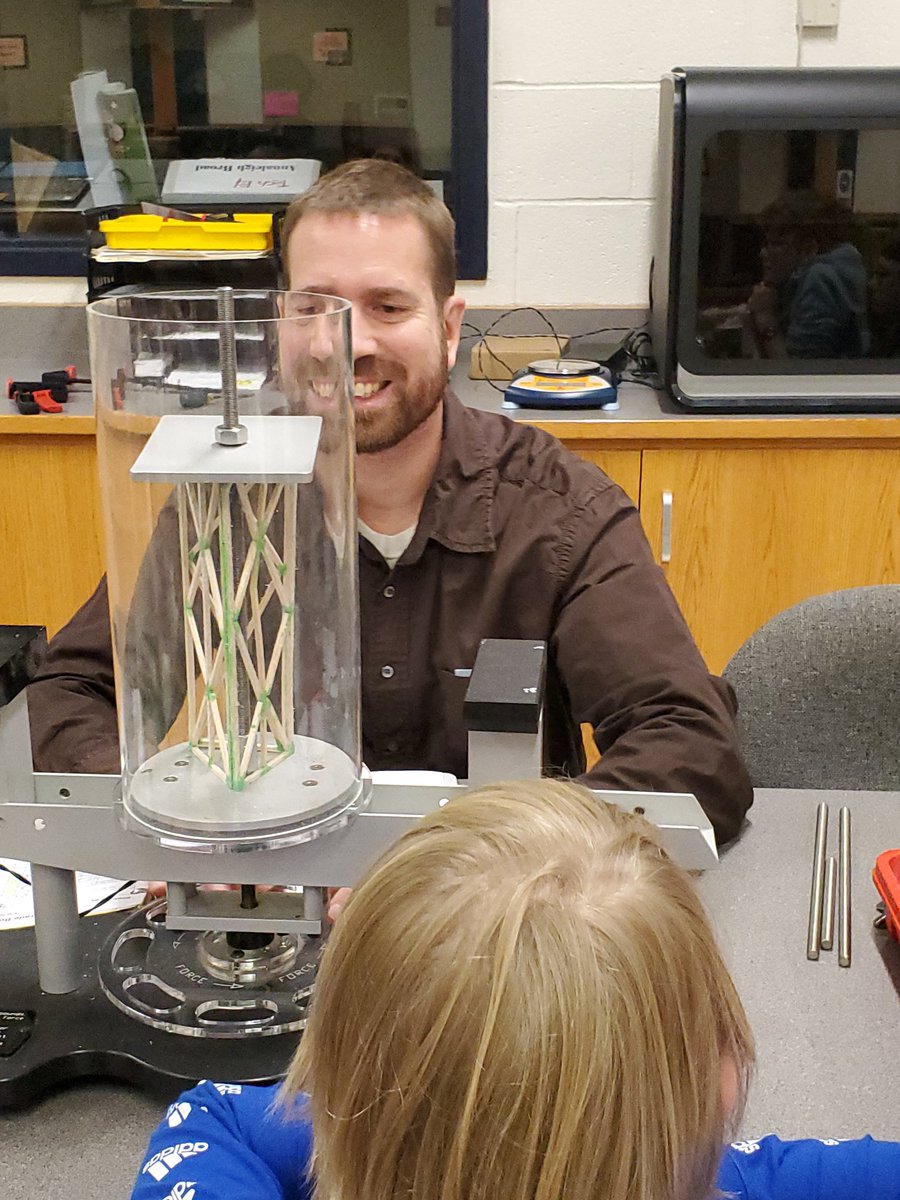EllenMilligan01's tweet photo. Grade 7 Tech Ed is crushing it today!  Mr. Root is all smiles "weighting" for the crush!  @Smarts_Mill @Smyth_SMMS @SmmS_TECHED https://t.co/uHv1FE99jw