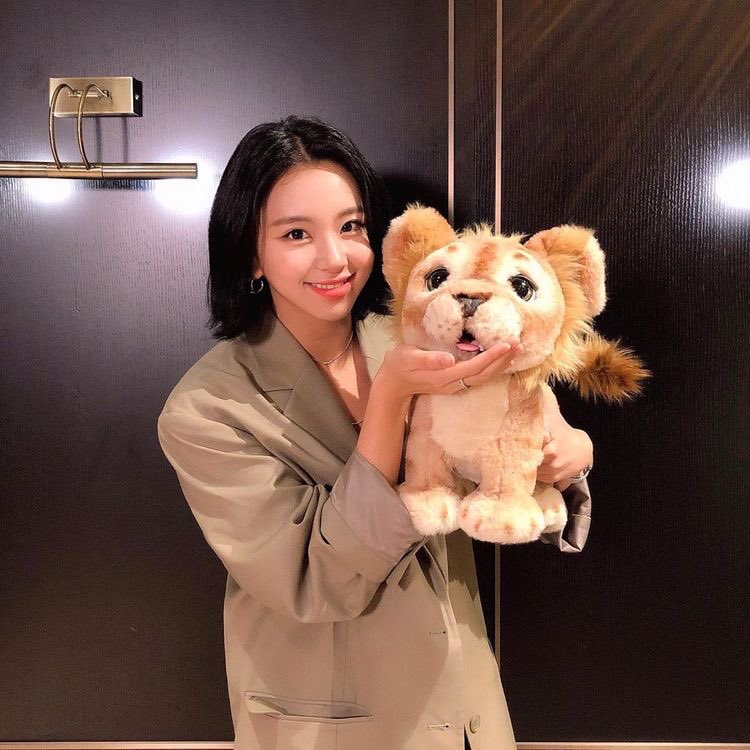 chaengfiles's tweet photo. take all the time you need to recover🥺we will be here supporting you and sending you lots of love while waiting for you, we love you so much <3 #GetWellSoonChaeyoung https://t.co/YasMMYDWZi