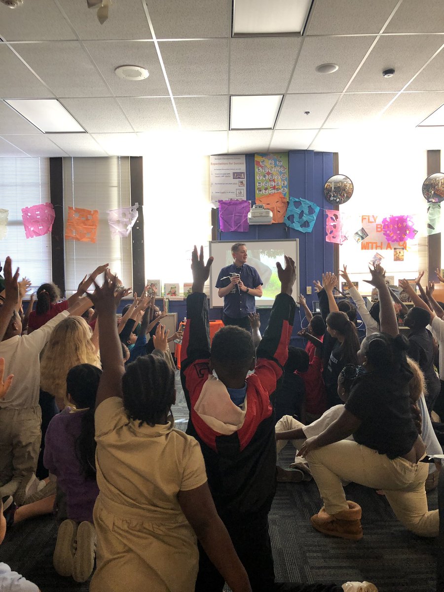 StoffelSuzy's tweet photo. What an amazing experience with @MrSchuReads.   My heart is happy watching them dive into their new books with a renewed excitement for reading @SempleStars https://t.co/X27MQY9n5i