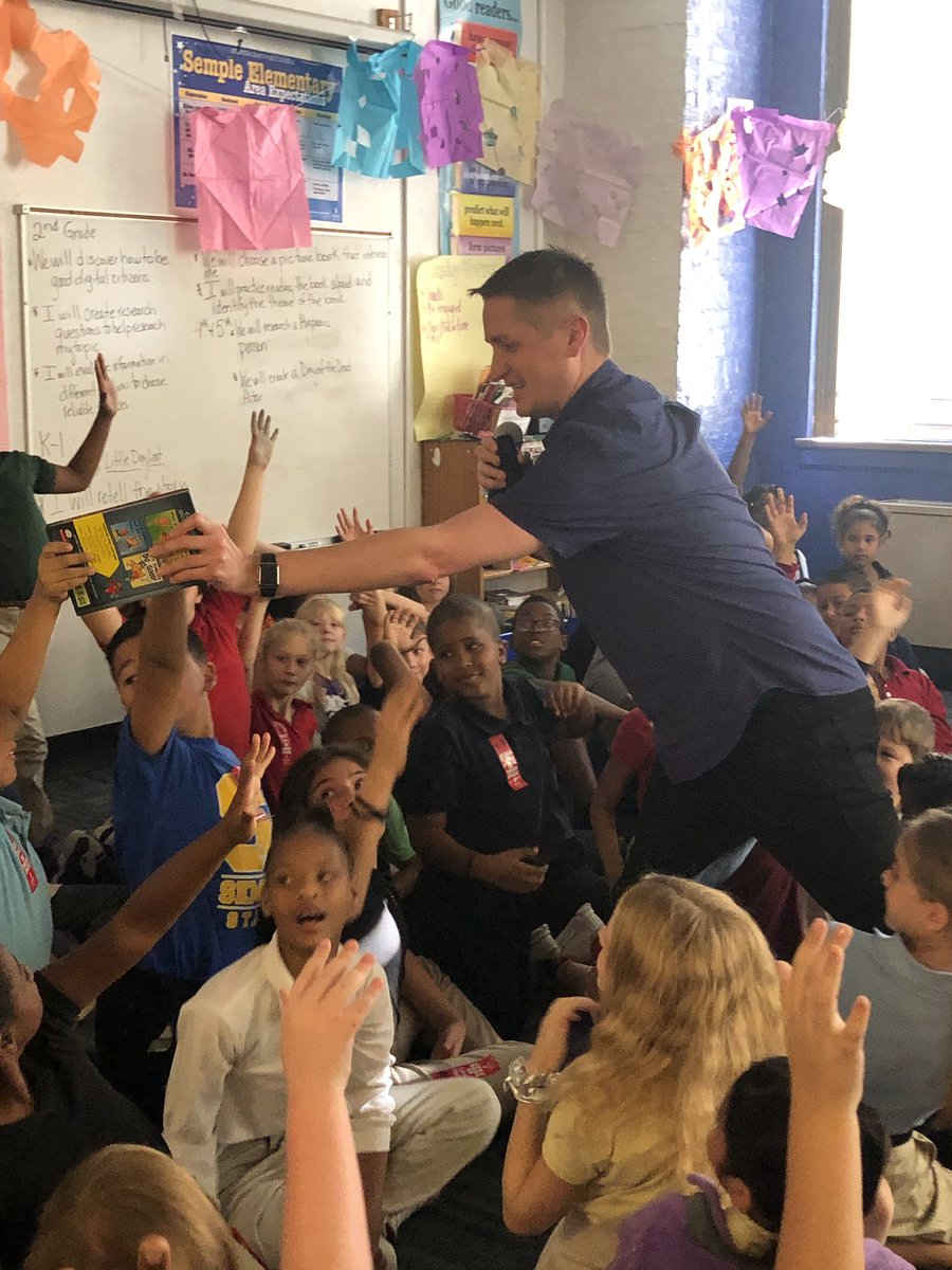 StoffelSuzy's tweet photo. What an amazing experience with @MrSchuReads.   My heart is happy watching them dive into their new books with a renewed excitement for reading @SempleStars https://t.co/X27MQY9n5i