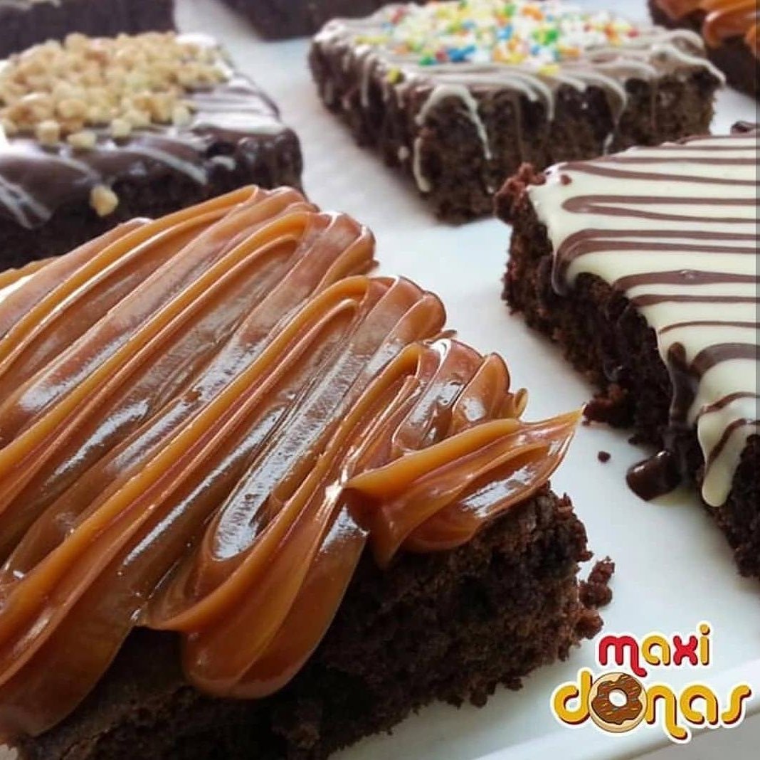 MaxiDonas_ve's tweet photo. Comenzar el día con un #MaxiBrownie como este con el topping que quieras 😍 No tiene comparación en la vida 🤤♥️🤗 Que bueno que ya te estamos esperando para brindarte toda la #MaxiDulzura ¡Vente ya! 🏃‍♂️🏃‍♀️💕 #NoSonDonasSonMaxidonas #Cholocate #Brownie #HechoEnVenezuela #Miercoles https://t.co/0tOX6OSh4N