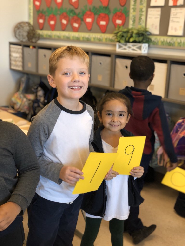 MrsMcGovern17's tweet image. We found our partners and made combinations of 10. #numberpatterns #spsmind @StrawberryIB