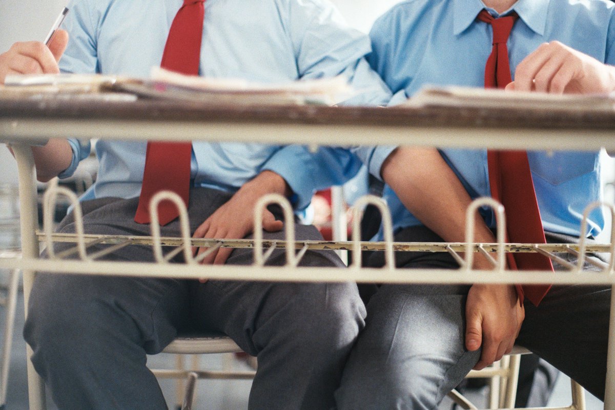 en noviembre sale mi primer libro y su adaptación al cine se estrena en un festival en españa

la historia se llama <a href="/yoadolescente/">YO, ADOLESCENTE</a> y está llena de bisexuales, drogas, amigues muy garcas, fiestas clandestinas y todo lo que cris morena evitó mostrar sobre tu vida a los 16 años