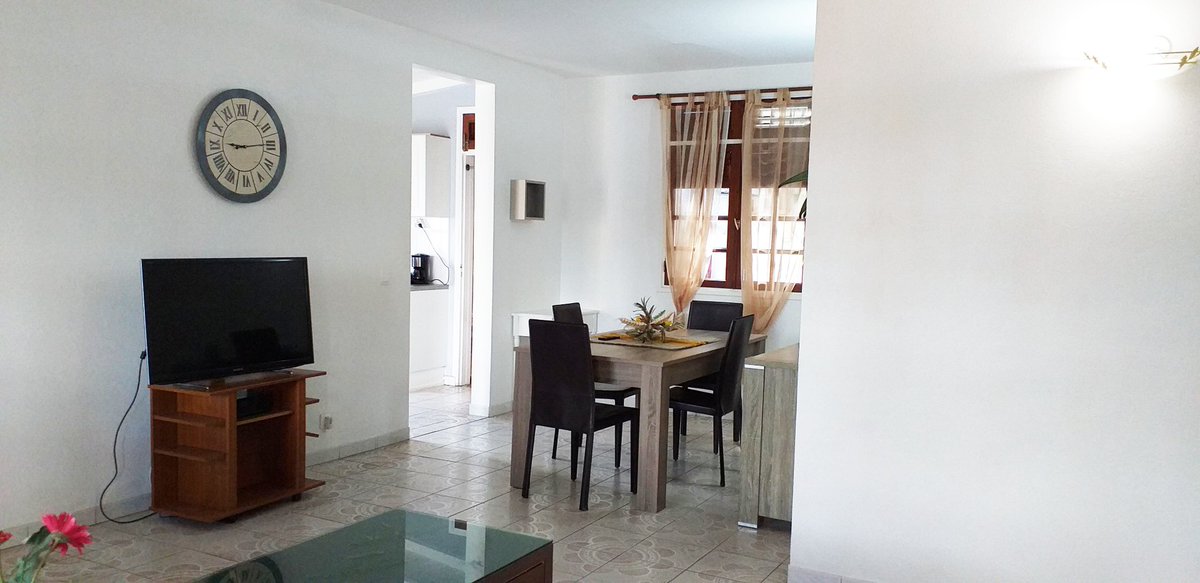 ClassImmos_M's tweet photo. #classimmos #immobilier #martinique #avendre #realestateagent #investir #investisseur #house #home #baiemahault #investissementimmobilier #realestate #agentimmobilier #agenceimmobiliere #achat #investment #immo #entrepreneur #investissement #forsale #wednesday #wednesdayafternoon https://t.co/e9KEqNOWcC