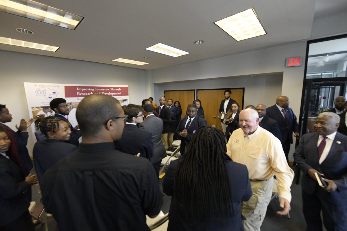SonnyPerdue's tweet image. Was happy to be at @SCSTATE1896 yesterday. I was extremely impressed with the group of students I met. No doubt, we need more bright young minds like those at @SCSTATE1896.