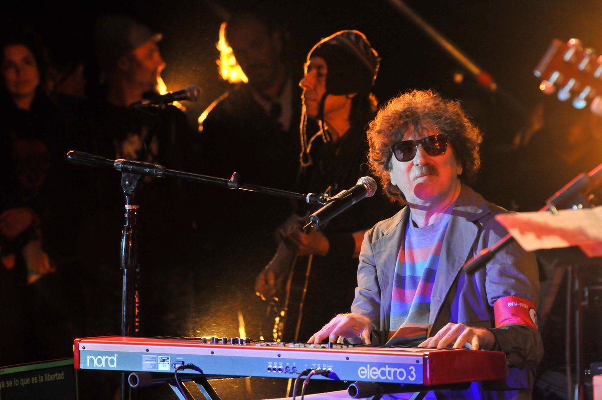 Momentos de <a href="/garciasaynomore/">Charly García</a> en Córdoba: un ticket de 1990 y fotos de 1995, 2003 y 2012. Charly hoy festeja sus 68 años. #CumpleCharly