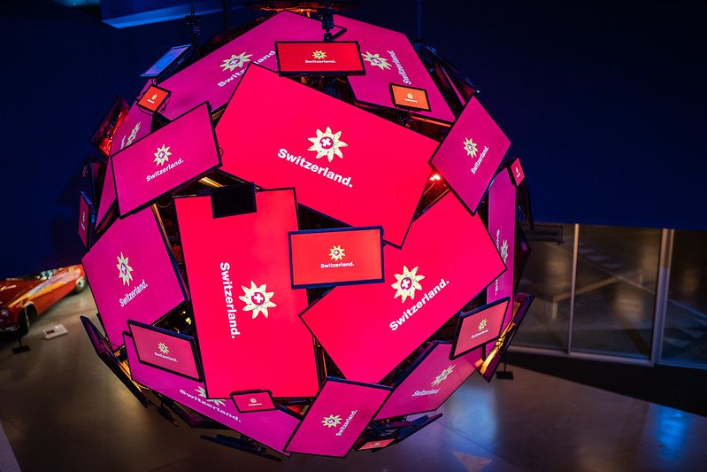 STnet.ch tweet media