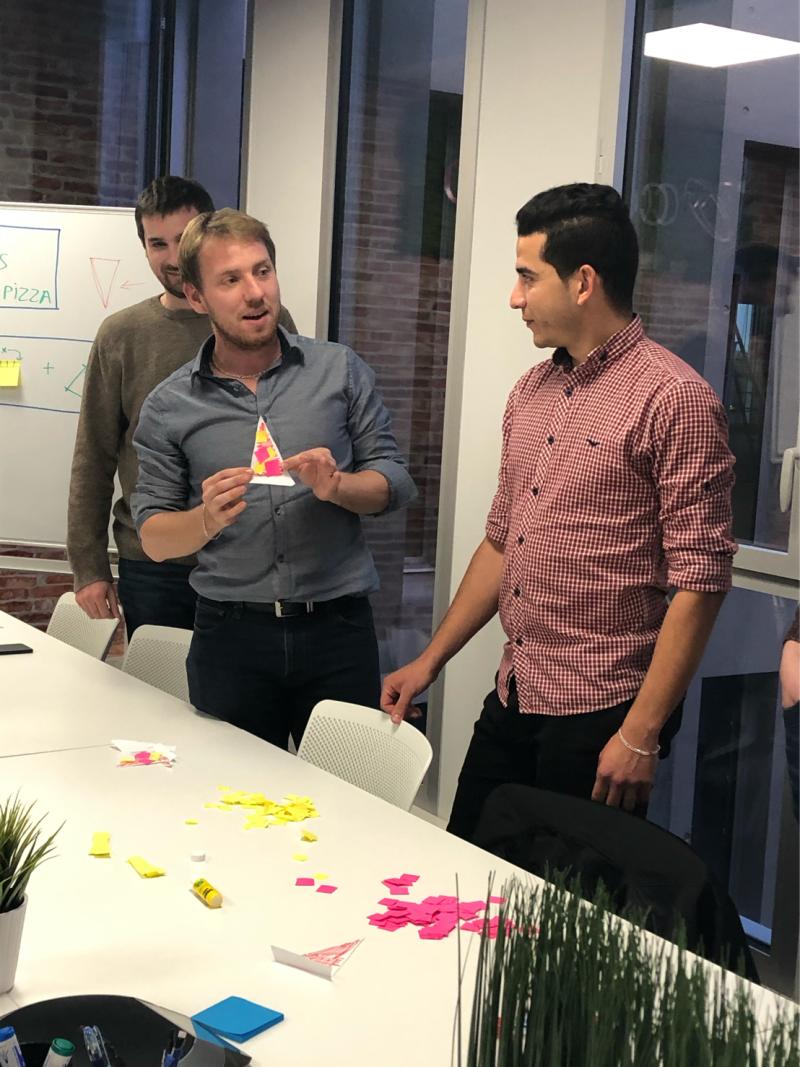 _Conserto's tweet photo. Hier c'était atelier #Agile à #Rennes, avec un #PizzaKanban Game animé par notre coach @SimonPICHON 👨‍🍳🍕

✂️Animation, explications et surtout tour de chauffe avant son intervention à l'#AgileTour #Bordeaux de la fin du mois !😀

@atbdx #PositiveTechnologie #Consertizzaïolo https://t.co/RgukfrWWPG