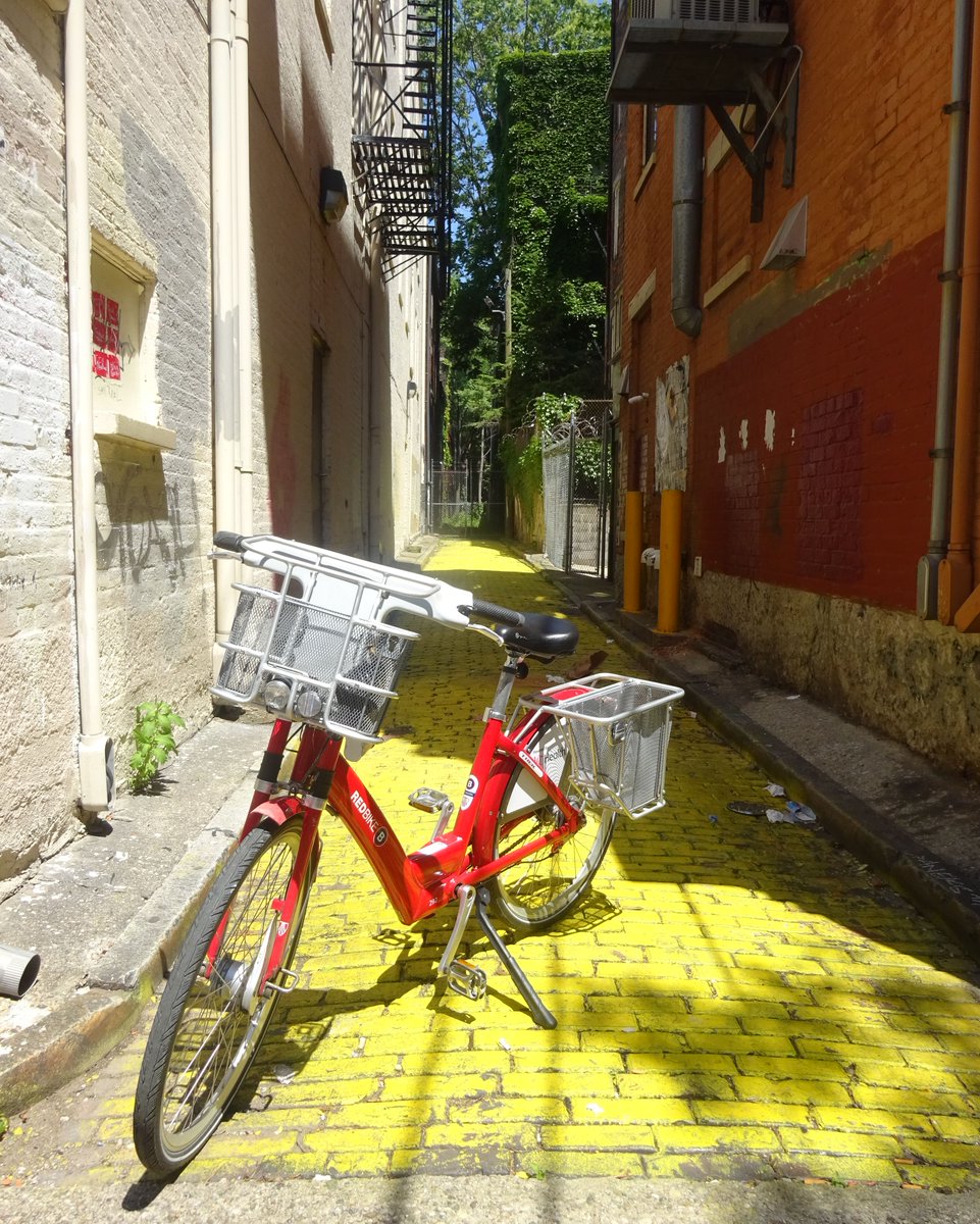 🎶 Follow the Yellow Brick Road.. 🎶 ..to a #CincyRedBike