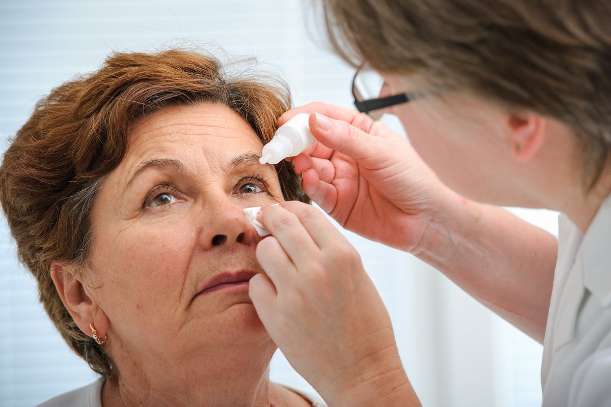 RCOphth's tweet photo. "Even though we have many treatments, most have some side-effects, which is one reason why compliance with #glaucoma drops is so poor" 

Mohit Gupta, our Honorary Secretary &amp; Ophthalmologist @ULHT_News spoke to @PrescriberUK about this cause of blindness https://t.co/3h6W41Y7RM https://t.co/TXzEOt8499