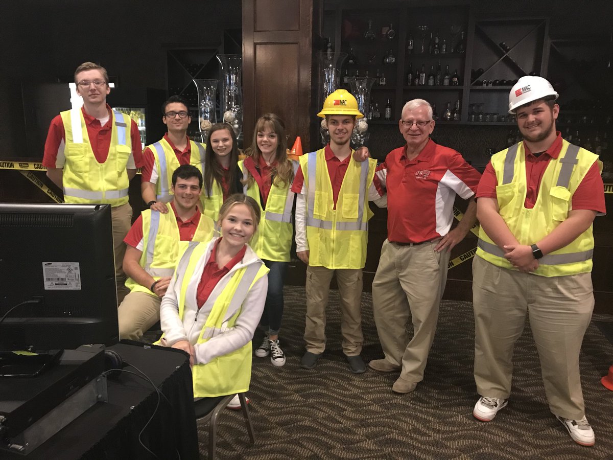 JHSRedDevils's tweet image. WJHI Radio/TV team building connections with community leaders #1SI #1JeffHigh #WeAreGCCS ⁦@GCCSchools⁩ ⁦@RedDevils_WJHI⁩ ⁦@1SI_Chamber⁩ ⁦@TheHyphenNews⁩