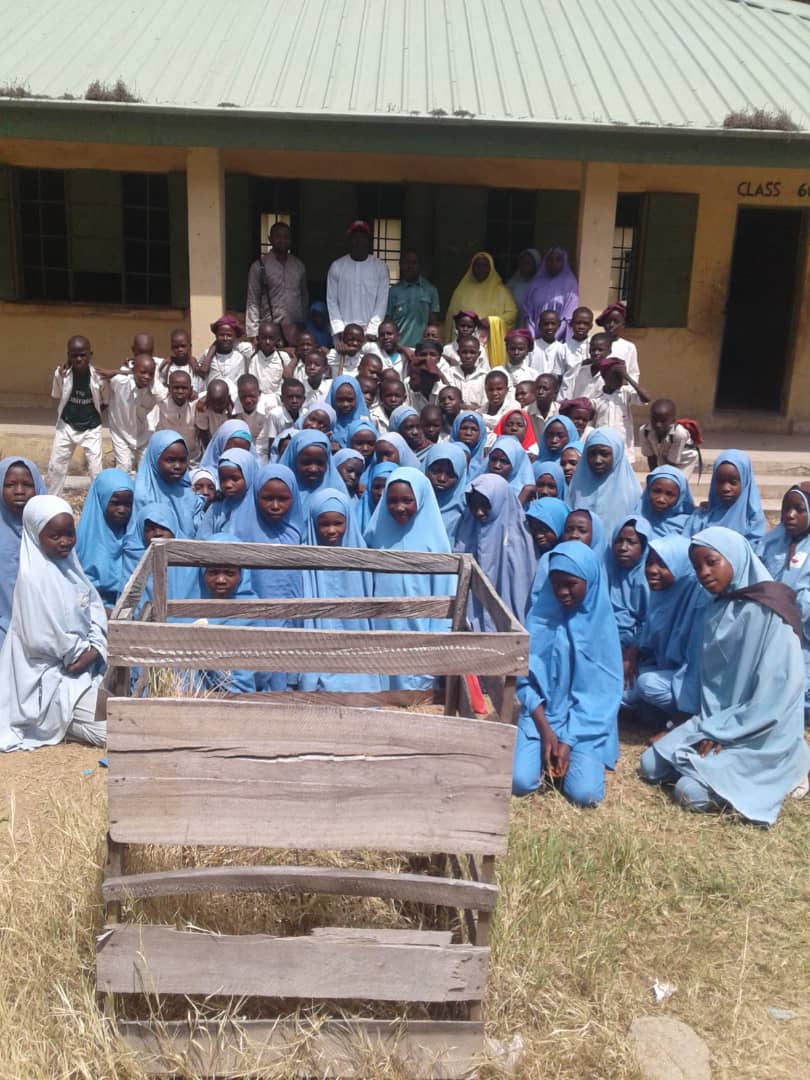 bniyaa_1's tweet photo. @ClimateActionG1 volunteers creating on best #Environmentalpractices best practices to pupils at Kofar Nassarawa Pri. Sch., Bauchi LGA, Bauchi State. #ClimateChangeIsReal #ClimateEmergency #ClimateNeed2Know #ClimateActionNow #ClimateStrikeYEG https://t.co/DJLA3VqMqI https://t.co/0k5TdLWju6