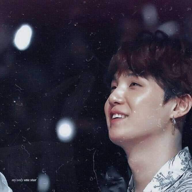 SelaezKassey's tweet photo. Yoongi is humble and good, I don't understand what he does for other people to treat him badly
#YoongiIsaSincereSoul.
#Yoongi_you_are_the_best
#YoongiIsPerfect
#Yoongi_handsome
#YOONGI
#YOONGICUTE
#Yoongi_Rapper
#yoongi_we_love_you https://t.co/AjHjP1pQyR