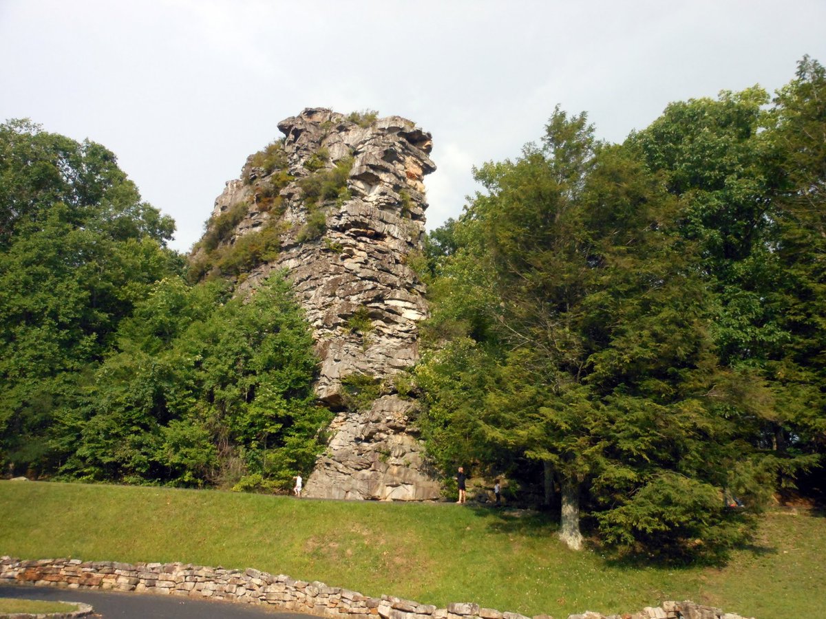 knoxroadtripper's tweet photo. On this #Wednesday I'm thinking of #WestVirginia . Guess we could make #WVWednesday a thing here on @twitter. How many of you have been to the Mountain State?
Harper's Ferry, Bluefield, Pinnacle Rock, Charleston
#themountainstate https://t.co/5DOPOFJqNX