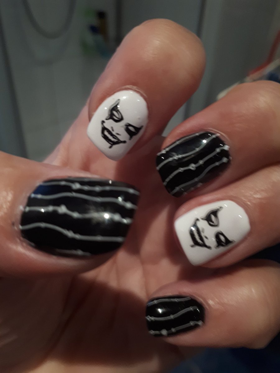 TanteGhost's tweet photo. #Halloween kann kommen. Neue #Gelnägel - check https://t.co/2qqGo1eB7e