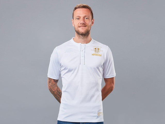 👕 | Fancy a centenary #LUFC  shirt signed by the first team and (if we’re lucky) Bielsa himself?

💷 | It could be yours for just a fiver. We’re raffling it off to raise money for the Leeds Children’s Hospital charity @Leeds_Cares. 

👉 | sqbl.co/shirt