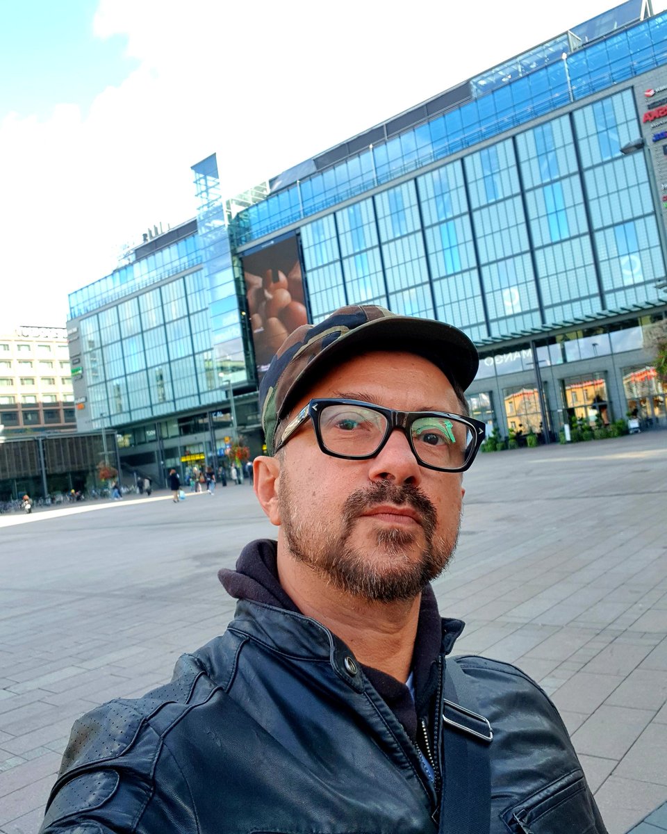 silvalandscapes's tweet image. Here I am again and not afraid of showing my face - love my hat
#ilovehelsink #selfie##armyhat #sightseeing#architecture