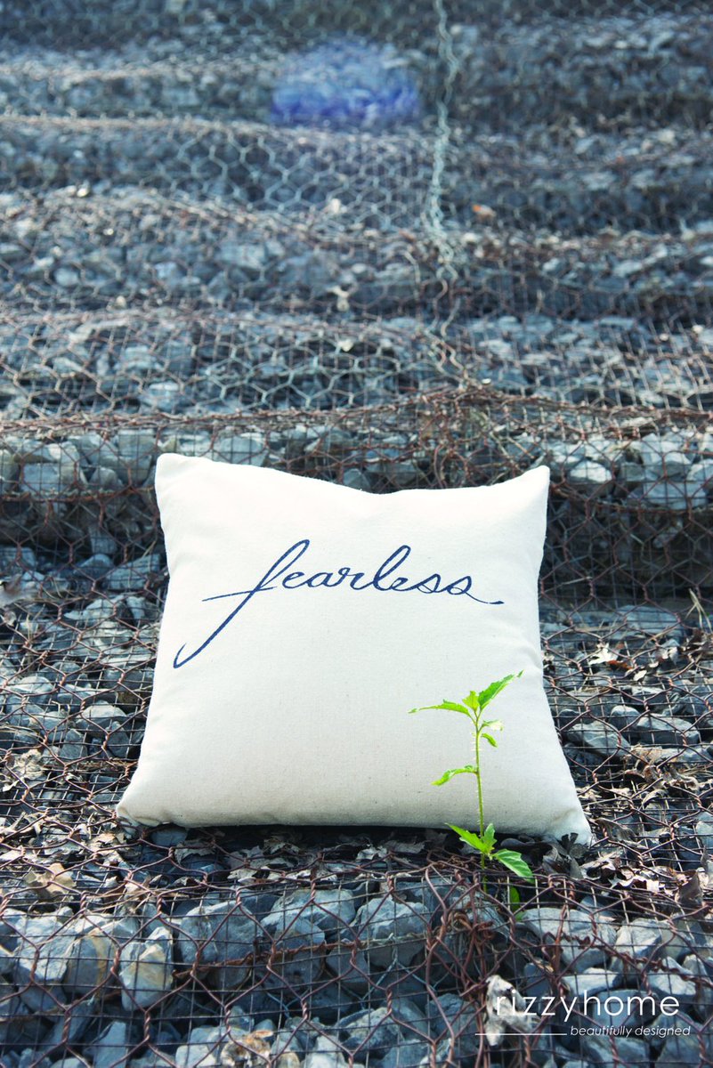 RizzyHome's tweet image. Oh what a good day it will be to be Fearless! Keep all the fears away when this pillow is on your couch or on your comfy chair! #rizzyhome #rizzypillows #hpm2019 #rizzytextiles #highpointmarket2019
