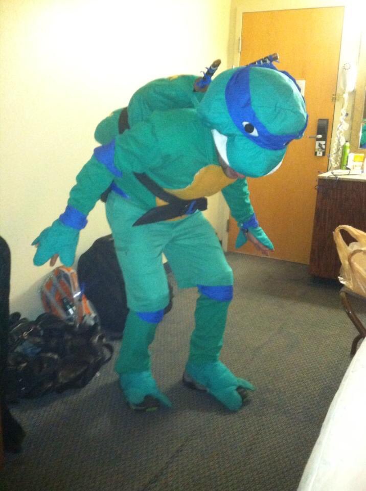 BrandonMSweeney's tweet photo. Halloween 🐢 #ninja #turtle costume for a few years ago.. and a few years before that lmao 😂 https://t.co/TY3XcsTtTS