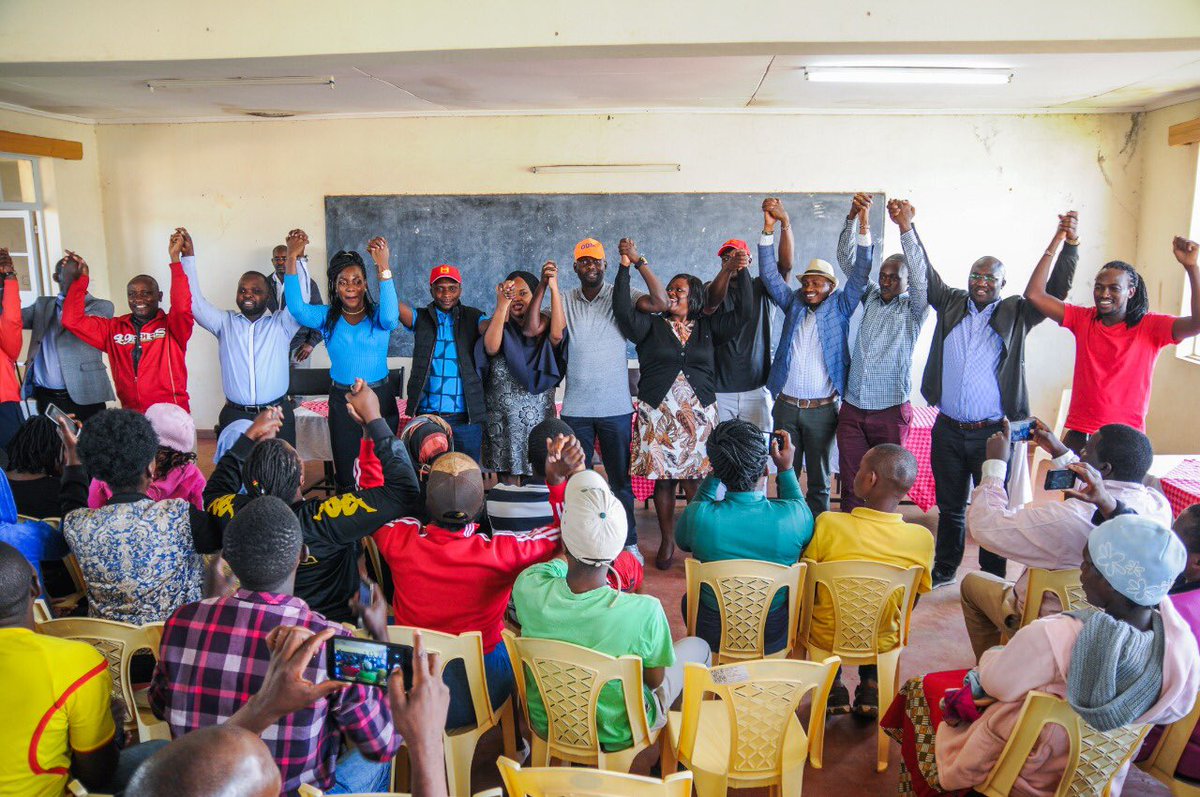 OdmReloaded's tweet photo. Jubilee youth today held another meeting where they rallied their supporters to vote for Benard Otieno Okoth #VoteImran #KibraNiChungwa #MbelePamoja https://t.co/VIIRZT8Noi