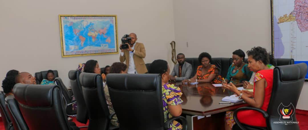 AjemaRdc's tweet photo. Suite à l’insécurité qui se vit dans la province de l’Ituri et à Beni, notamment sur les violences sexuelles était au centre des échanges entre l’Hon. Pdte de l'@AssembleeN, @JeanineMabunda et une délégation de la Solidarité Féminine pr le Pays et le Dvpmt Intégral « SOFEPADI », https://t.co/uUwZdt1ffV