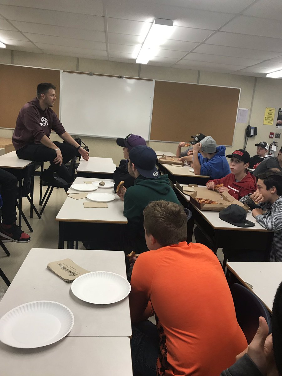 Enjoying a buddy lunch with Azizo from <a href="/ManUpLDHSS/">ManUp Inspire</a>. What it means to be a part of ManUp. <a href="/NAEC_LDSB/">NAEC</a> <a href="/TES_LDSB/">Tamworth ES</a> <a href="/Clarendon_LDSB/">Clarendon Central PS</a>  Thank you for hosting us!