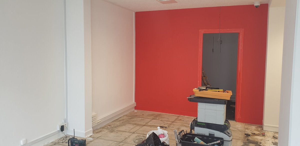 L'epicerie se refait une beauté au couleur TOTEM 😃
<a href="/VilleStNazaire/">Saint-Nazaire</a> <a href="/APERDEREAU44/">Audrey PERDEREAU</a> <a href="/EstuaireSNA/">Estuaire le magazine de Saint-Nazaire Associations</a> <a href="/SNAudacity/">St-Nazaire Audacity</a> #relooking #saintnazaire #travaux #loireatlantique #paysdeloire #CRESS #franceactive #creditagricole