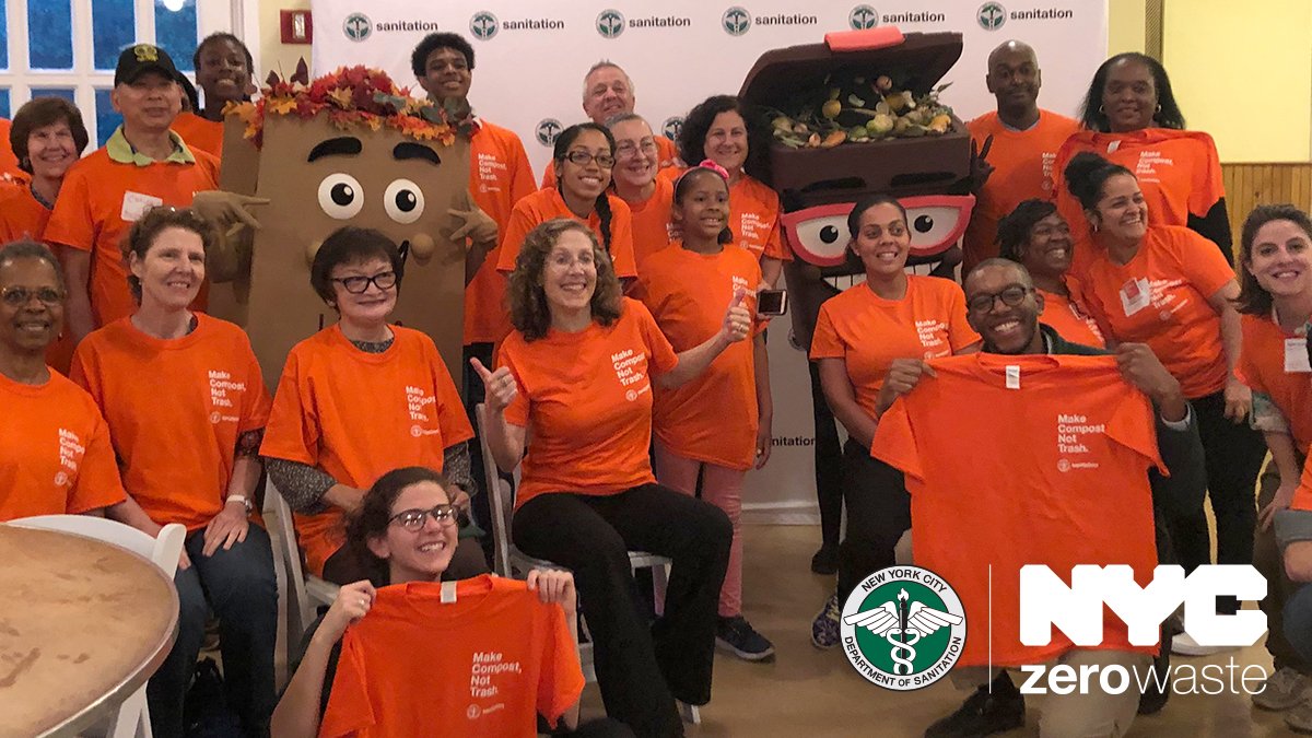 NYCSanitation's tweet image. Volunteering is good for you and your community. Sign up to be a #MakeCompostNotTrash volunteer and help teach others the importance of #DSNYCompost in Bronx, Brooklyn and Queens: on.nyc.gov/307ohak