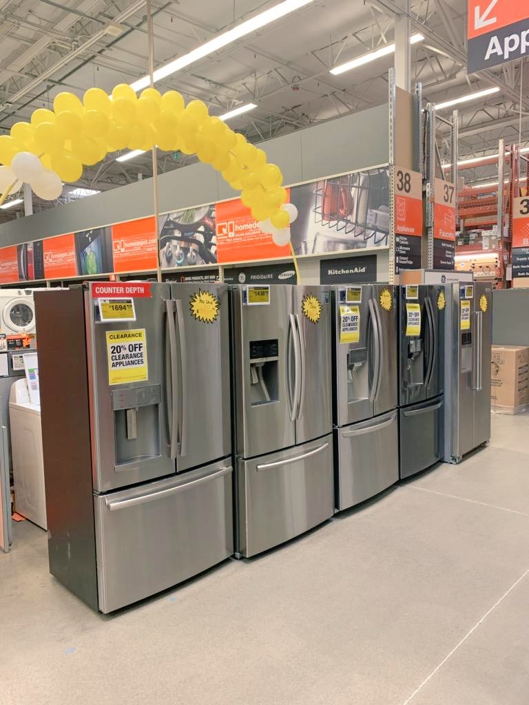 kristinbitsoi's tweet photo. @Chayna_Parsons_ and I love when we have a Clearance Event!!! Balloons for days!ππ @zeeepee @nlorenz90_m @D66Celest #straightoutta470 #D66PROUD #PMDWinsWithServices #PMDFocus5Events #Appliances #Clearance https://t.co/aUbh3OjWHG