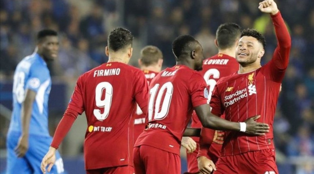 ElGolTv's tweet photo. FT. GENK 1 - 4 LIVERPOOL. 

➔ Oxlade puso el primero al empezar. 
➔ Hacía su primer doblete en la UCL y daba un respiro a los 'reds'.
➔ Minuto 77. Pase de Salah, gol de Mané. 
➔ Minuto 87. Pase de Mané, gol de Salah. 
➔ Fabinho y Firmino también asistieron. https://t.co/fhjj0Kk0y9