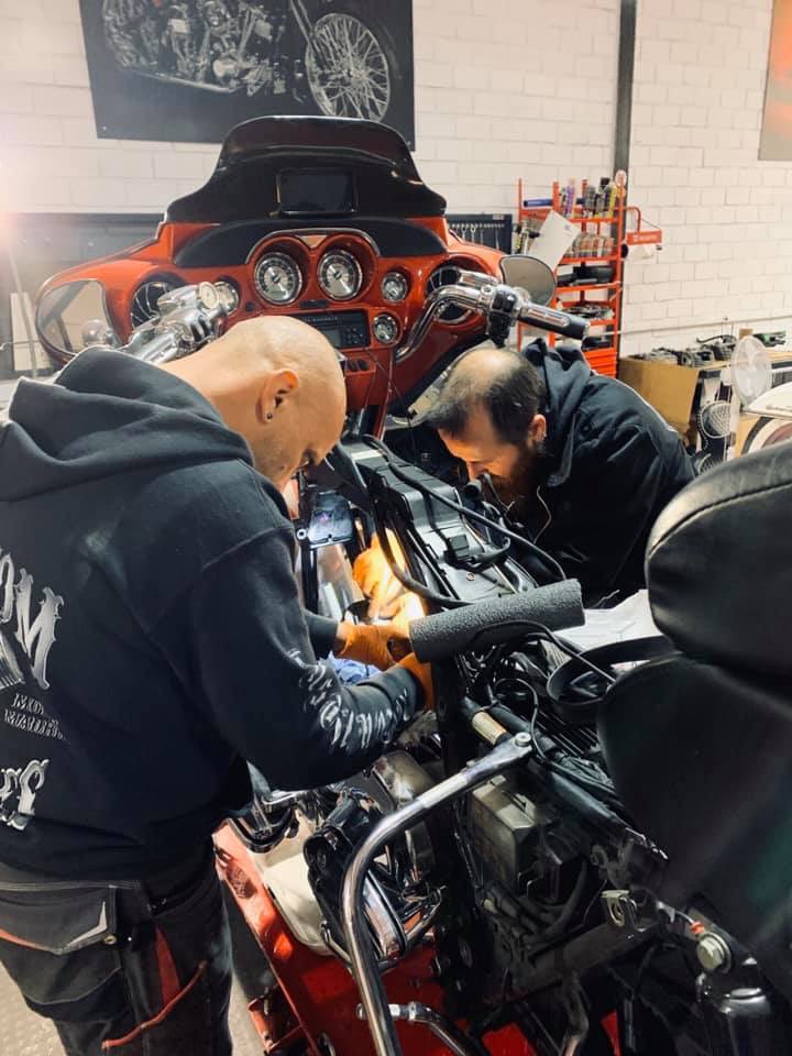 Operando a corazón abierto!!! 💪💪 #HarleyDavidson #ElectraGlideCVO #ReconstruccionMotor #CustomMotorMadrid #Taller #Transformacion #Motos #Custom #CursoMotoresHD #MotosSegundaMano #Getafe #Madrid #España <a href="/CMMSpain/">Custom Motor Madrid</a>