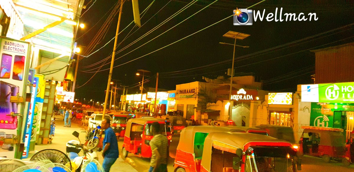 Yahyewellman's tweet photo. #Mogadishu is a beautiful city.
Peace and Business at night in #Moqdisho.
Thursday night 9:45AM.
The road between #Benadir junction and #Digfer junction
SOMALIA🇸🇴 #onelove
"DAL WALBA DADKIISA AYAA DHISA"
#MakeChange https://t.co/yIG8GHHyfs