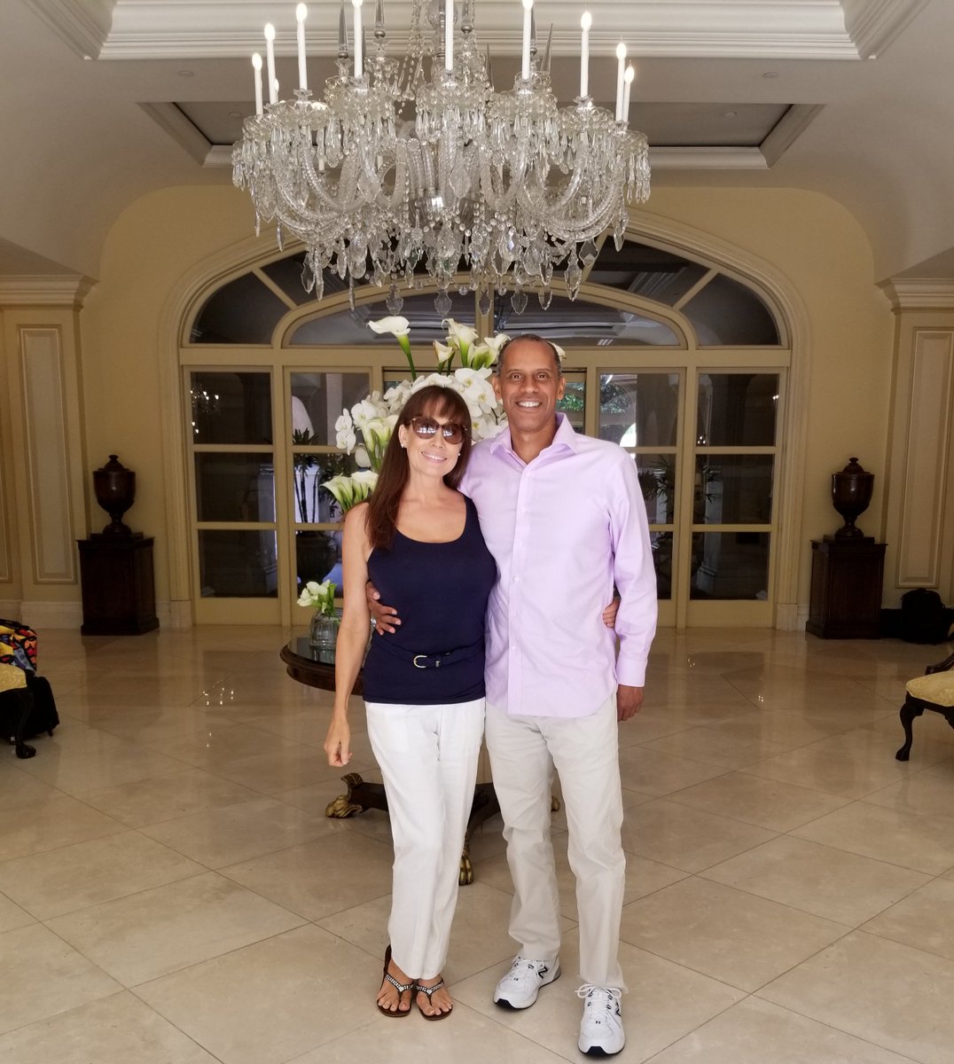 taja_sevelle's tweet image. In California promoting my book! 

#healourworldfromtheroot #fromtheroot #humaninfrastructure #campainging #coexistenceinvesting #hibonds #Roadmap #Guidebook #personalblueprint #community #blueprintforbalance #campaign #abundance