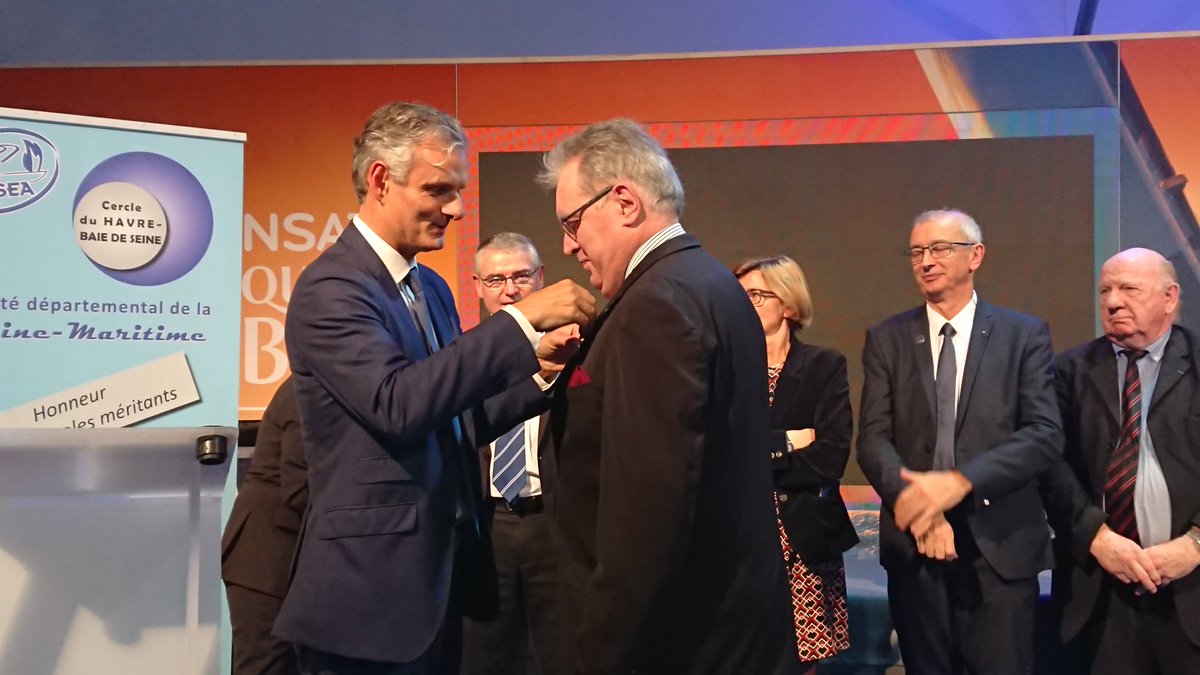 SeydouTraoreLH's tweet photo. À l'occasion de la 14e édition de la @TransatJV_fr 2019 @JBGastinne Maire @LH_LeHavre et président @LeHavreMetro a présidé la cérémonie de remise de la #MJSEA @seinemaritime @FFMJSEA avec Benjamin Gorgibus Président #MJSEA76 &amp; @agnesfirmin Députée &amp; @Flothibaudeau @sebtasserie https://t.co/yfRlfoE3AN